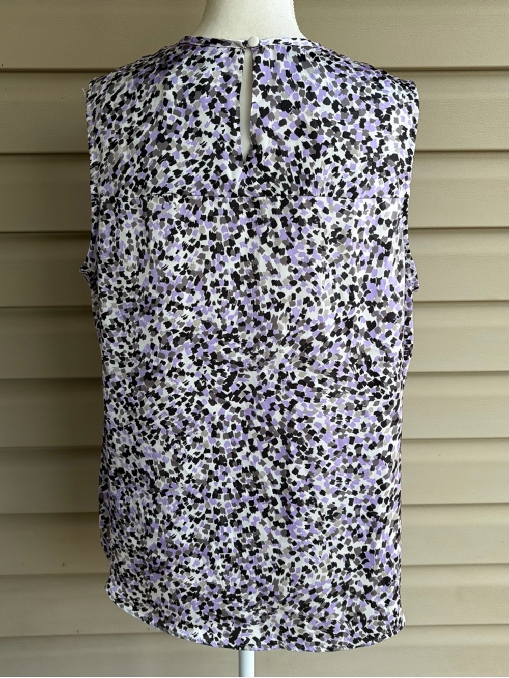 •Kasper•  Sleeveless Abstract Print Keyhole Blouse - Size 1X - Picture 4 of 8